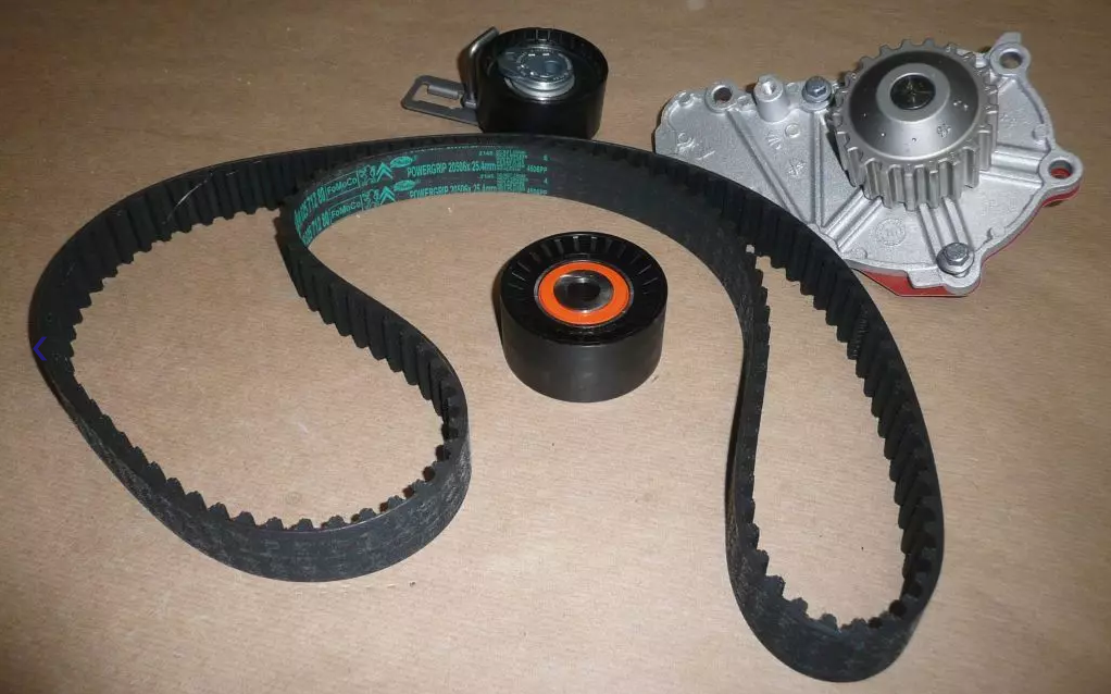 SET ZUPČASTOG SA PUMPOM DV4C
